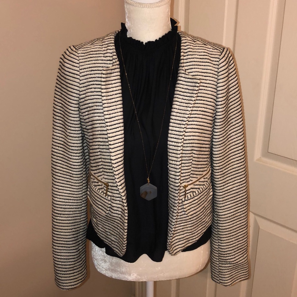 Ann Taylor Loft Blazer!🖤🤍